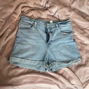 4/20$          H&M high waisted mom jeans